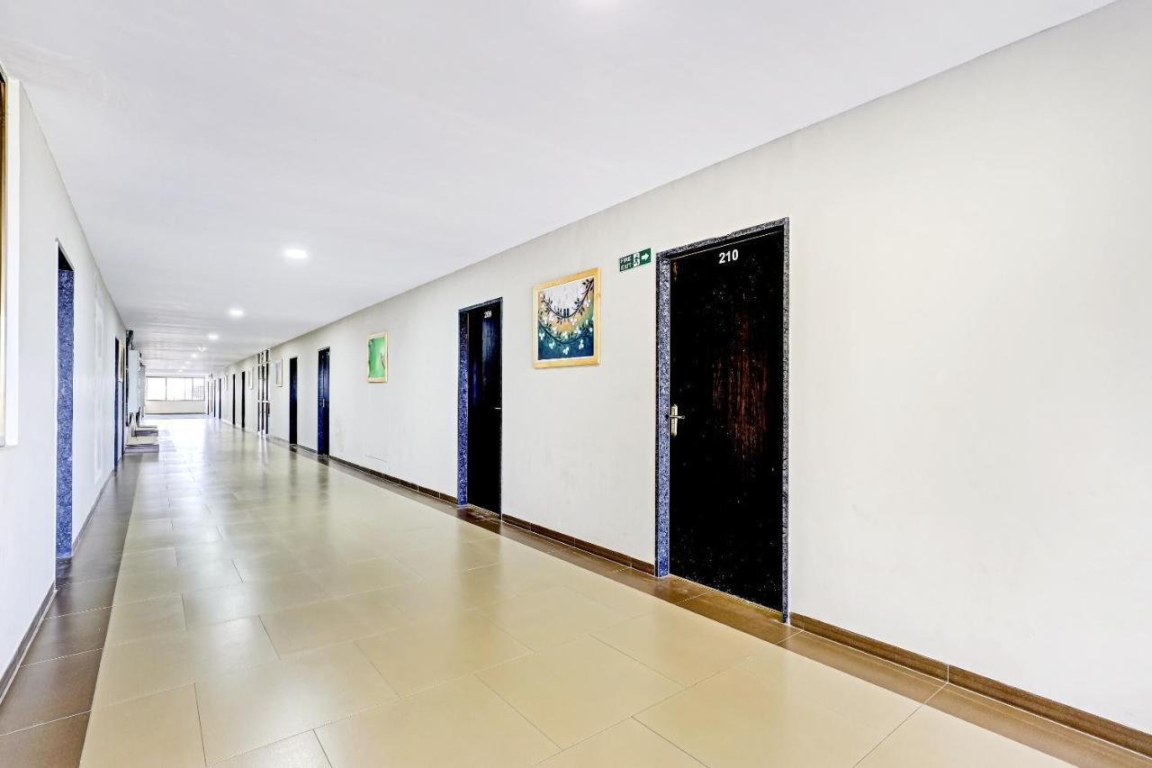 Oyo 70752 Viram House Hotel Gorwa Exterior photo